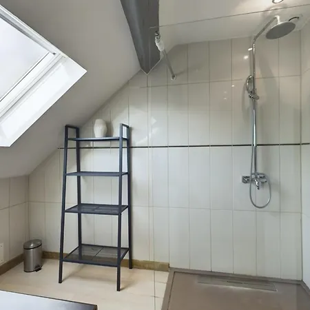 アパート The Loft Under The Roofs - Near The Train Station *