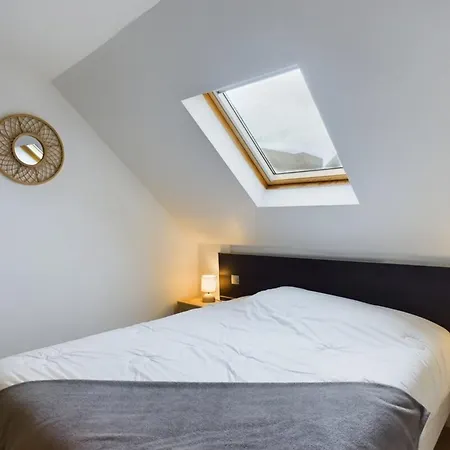 アパート The Loft Under The Roofs - Near The Train Station