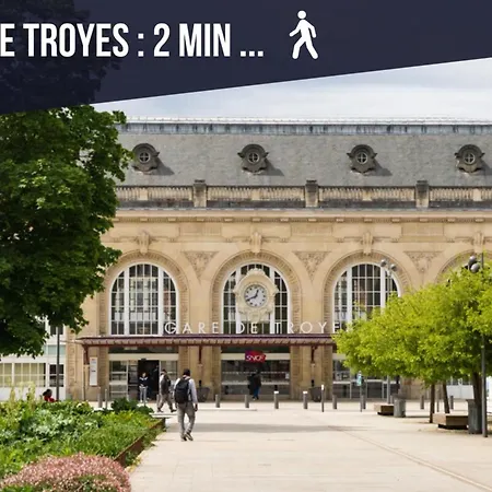 The Loft Under The Roofs - Near The Train Station トロワ