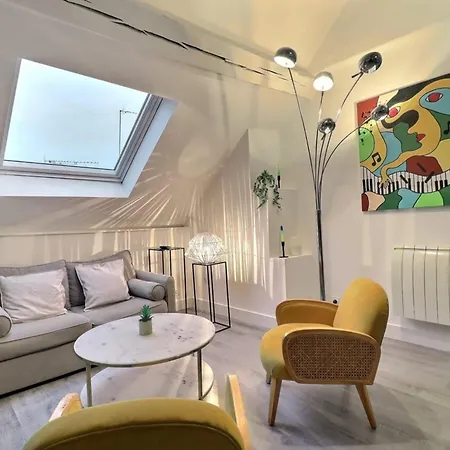 The Loft Under The Roofs - Near The Train Station