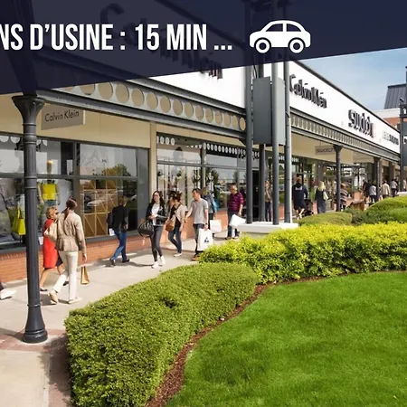 The Loft Under The Roofs - Near The Train Station アパート トロワ